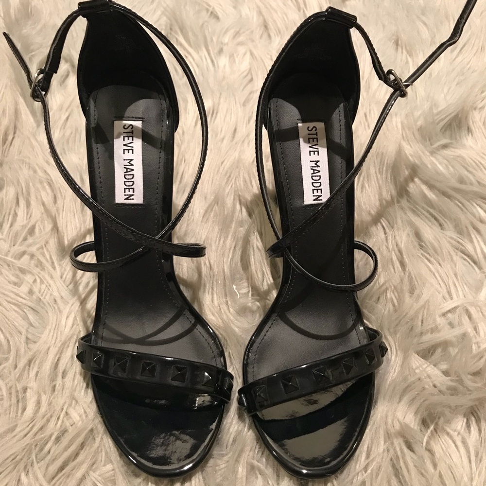 STEVE MADDEN Strappy heels